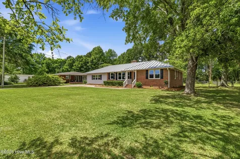 1719 Old Folkstone Road Sneads Ferry NC 28460