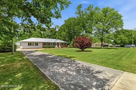 1719 Old Folkstone Road Sneads Ferry NC 28460