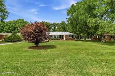 1719 Old Folkstone Road Sneads Ferry NC 28460