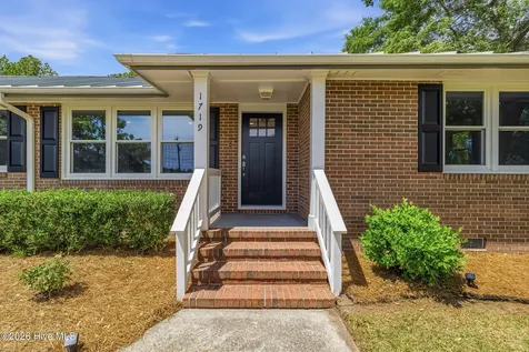 1719 Old Folkstone Road Sneads Ferry NC 28460