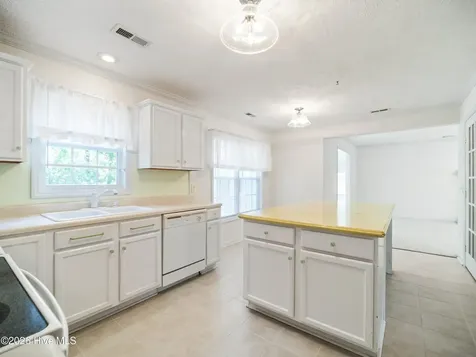 1643 Chadwick Shores Drive Sneads Ferry NC 28460