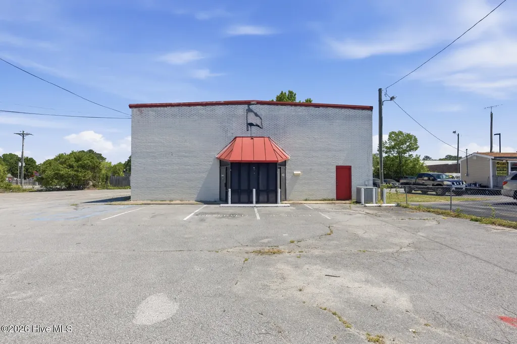 222 Henderson Drive Jacksonville NC 28540