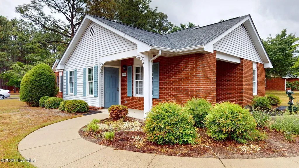 1203 Wilshire Circle Aberdeen NC 28315