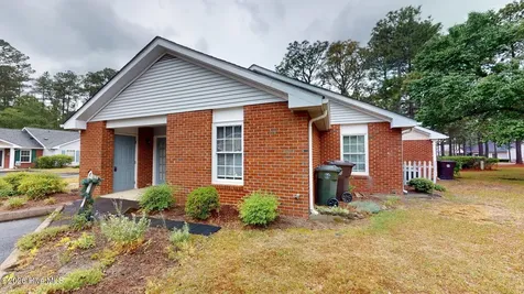 1203 Wilshire Circle Aberdeen NC 28315