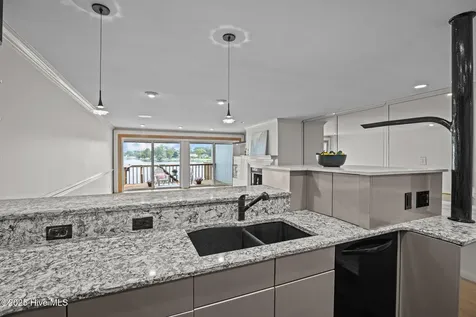 24 Batts Hill Road New Bern NC 28562