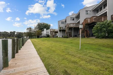 24 Batts Hill Road New Bern NC 28562