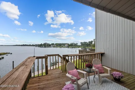 24 Batts Hill Road New Bern NC 28562