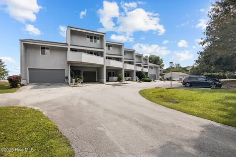 24 Batts Hill Road New Bern NC 28562