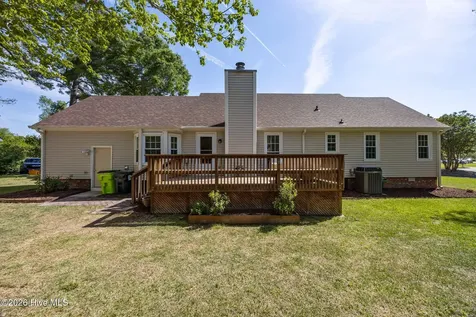 1902 Pinetree Drive New Bern NC 28562