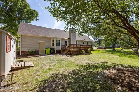 1902 Pinetree Drive New Bern NC 28562