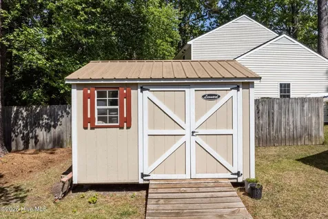 1902 Pinetree Drive New Bern NC 28562