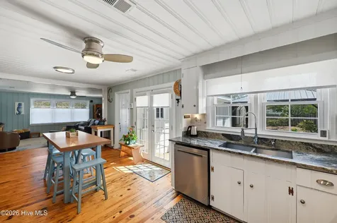 102 S Fodale Avenue Southport NC 28461