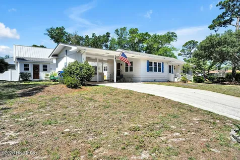 102 S Fodale Avenue Southport NC 28461