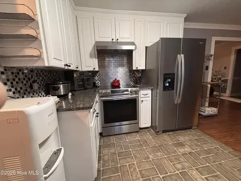 2485 Pine Knoll Drive Kinston NC 28504