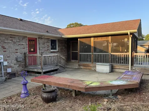 2485 Pine Knoll Drive Kinston NC 28504