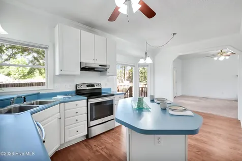 4927 Woodcrest Drive Castle Hayne NC 28429