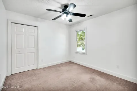 4927 Woodcrest Drive Castle Hayne NC 28429