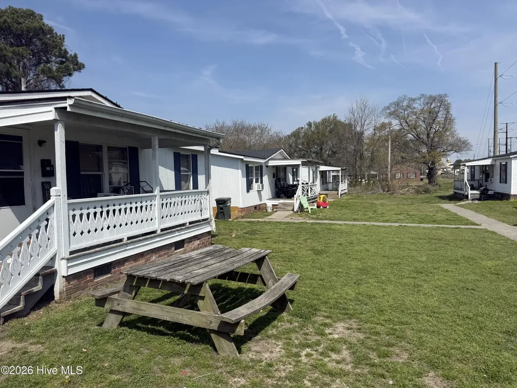 213/215 E Albemarle Street Edenton NC 27932