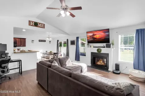 306 Tuscan Court Richlands NC 28574