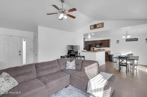 306 Tuscan Court Richlands NC 28574