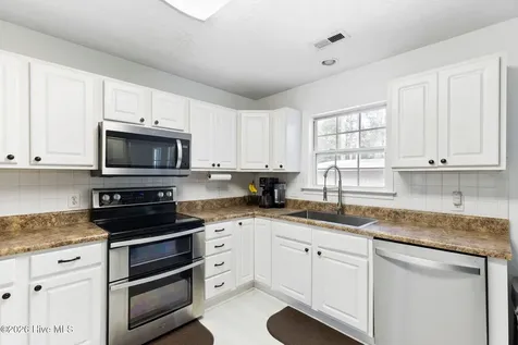 3766 Oakwood Drive SE Southport NC 28461