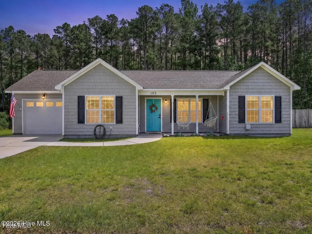 102 Blossom Court Maple Hill NC 28454