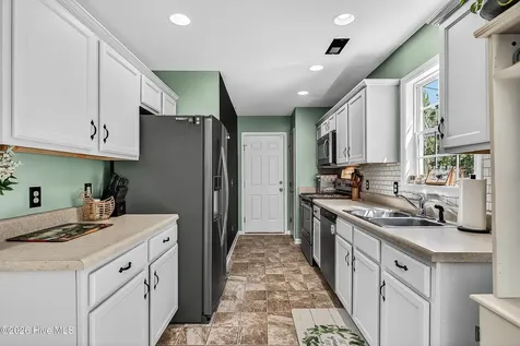 102 Blossom Court Maple Hill NC 28454