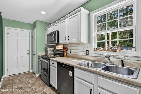 102 Blossom Court Maple Hill NC 28454