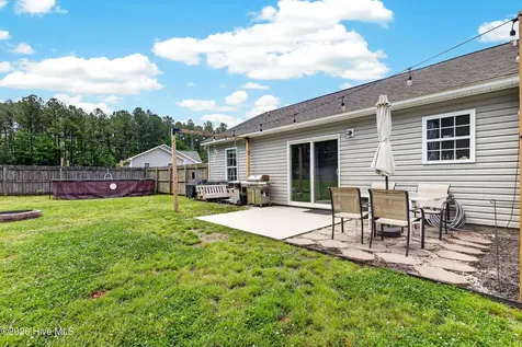 102 Blossom Court Maple Hill NC 28454