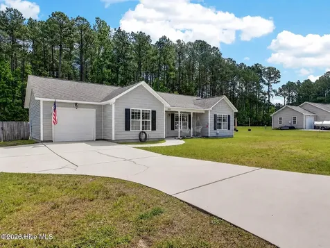 102 Blossom Court Maple Hill NC 28454