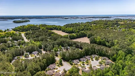 901 Meadowbrook S Swansboro NC 28584