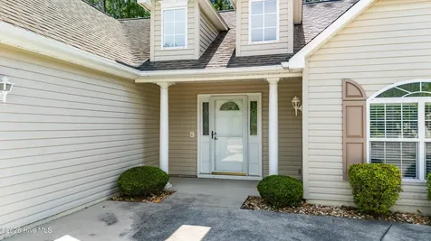 901 Meadowbrook S Swansboro NC 28584