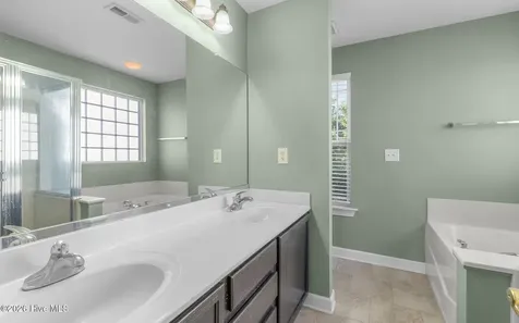 2113 Eleuthera Way Elizabeth City NC 27909
