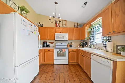 200 Essex Court Richlands NC 28574