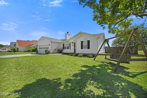 200 Essex Court Richlands NC 28574