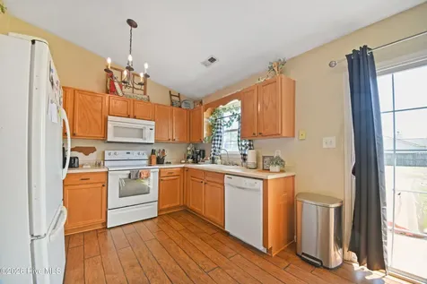 200 Essex Court Richlands NC 28574