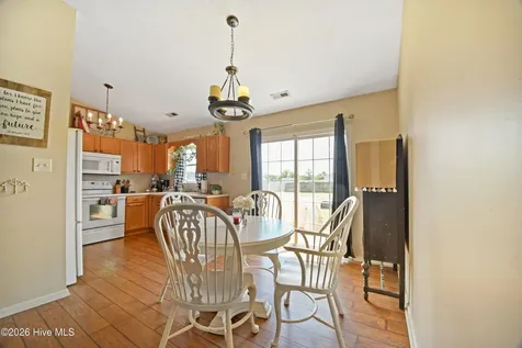 200 Essex Court Richlands NC 28574