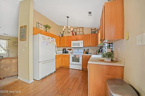 200 Essex Court Richlands NC 28574