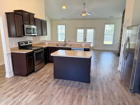 517 New Hanover Trail Jacksonville NC 28546