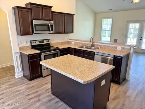517 New Hanover Trail Jacksonville NC 28546
