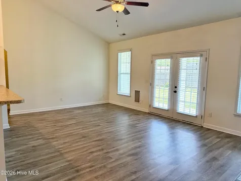 517 New Hanover Trail Jacksonville NC 28546