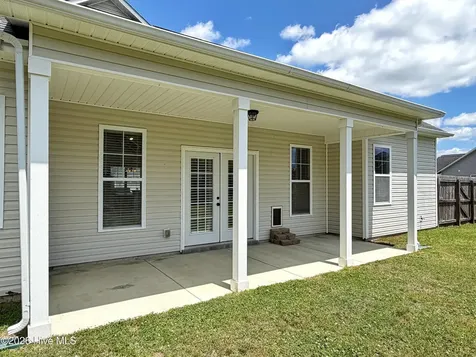 517 New Hanover Trail Jacksonville NC 28546