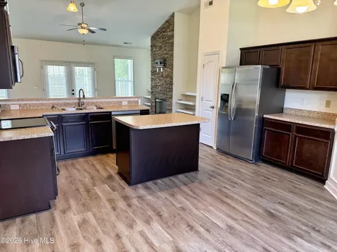 517 New Hanover Trail Jacksonville NC 28546