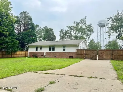1708 N Poplar Street Aberdeen NC 28315