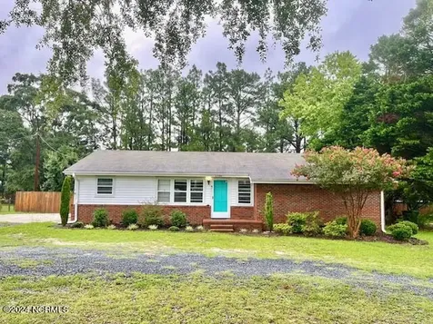 1708 N Poplar Street Aberdeen NC 28315