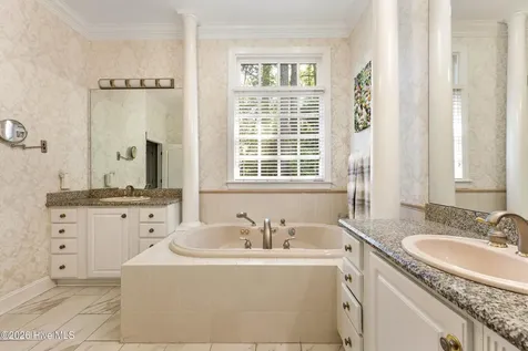 1036 Arboretum Drive Wilmington NC 28405