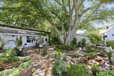 105 S Webb Street Swansboro NC 28584