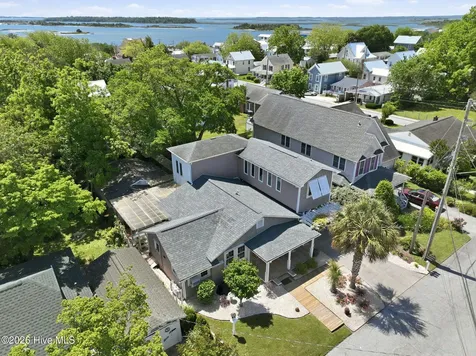105 S Webb Street Swansboro NC 28584