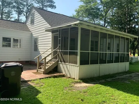 1101 N Poplar Street Aberdeen NC 28315