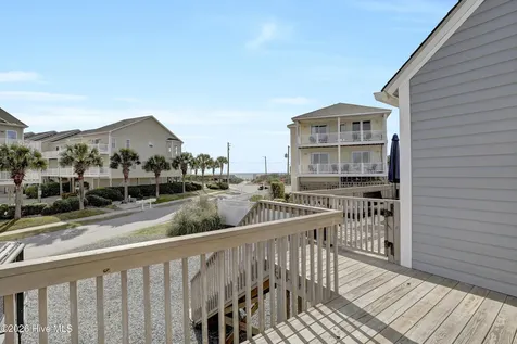 9003-9005 E 9th Street Surf City NC 28445